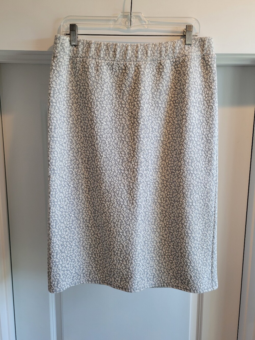 LOFT Light Gray Knit Leopard Print Pencil Skirt